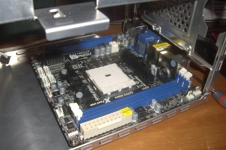 sn41g2031mobo1.jpg