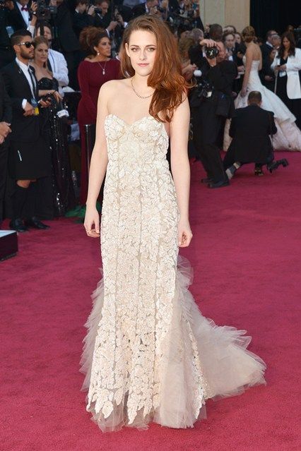 Kristen Stewart oscars photo: Oscars 2013 Red Carpet oscars-2013-kristen-stewart_zps1e42933e.jpg