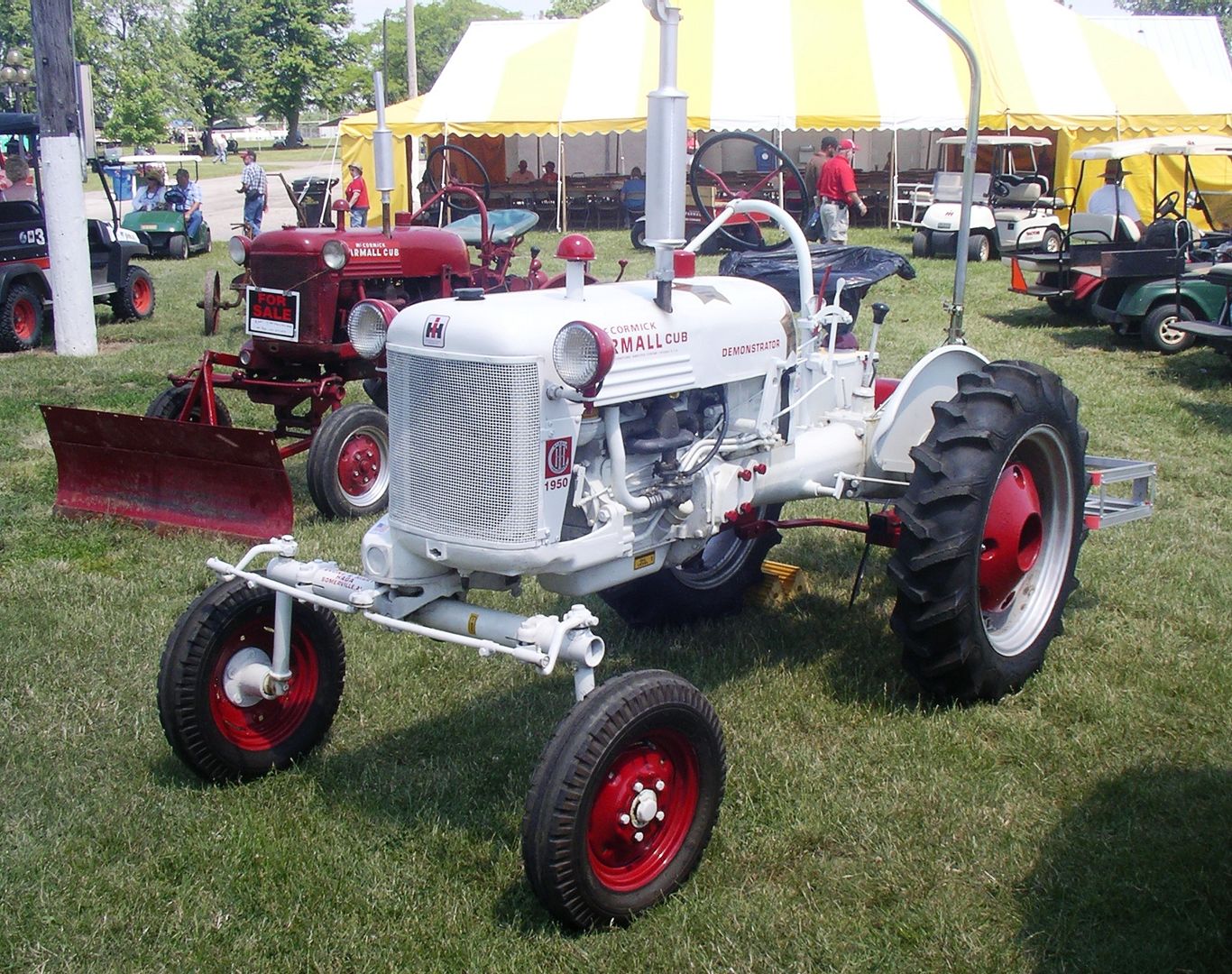 1950 Farmall Cub White Demonstrator Photo by bradyboy1952 | Photobucket